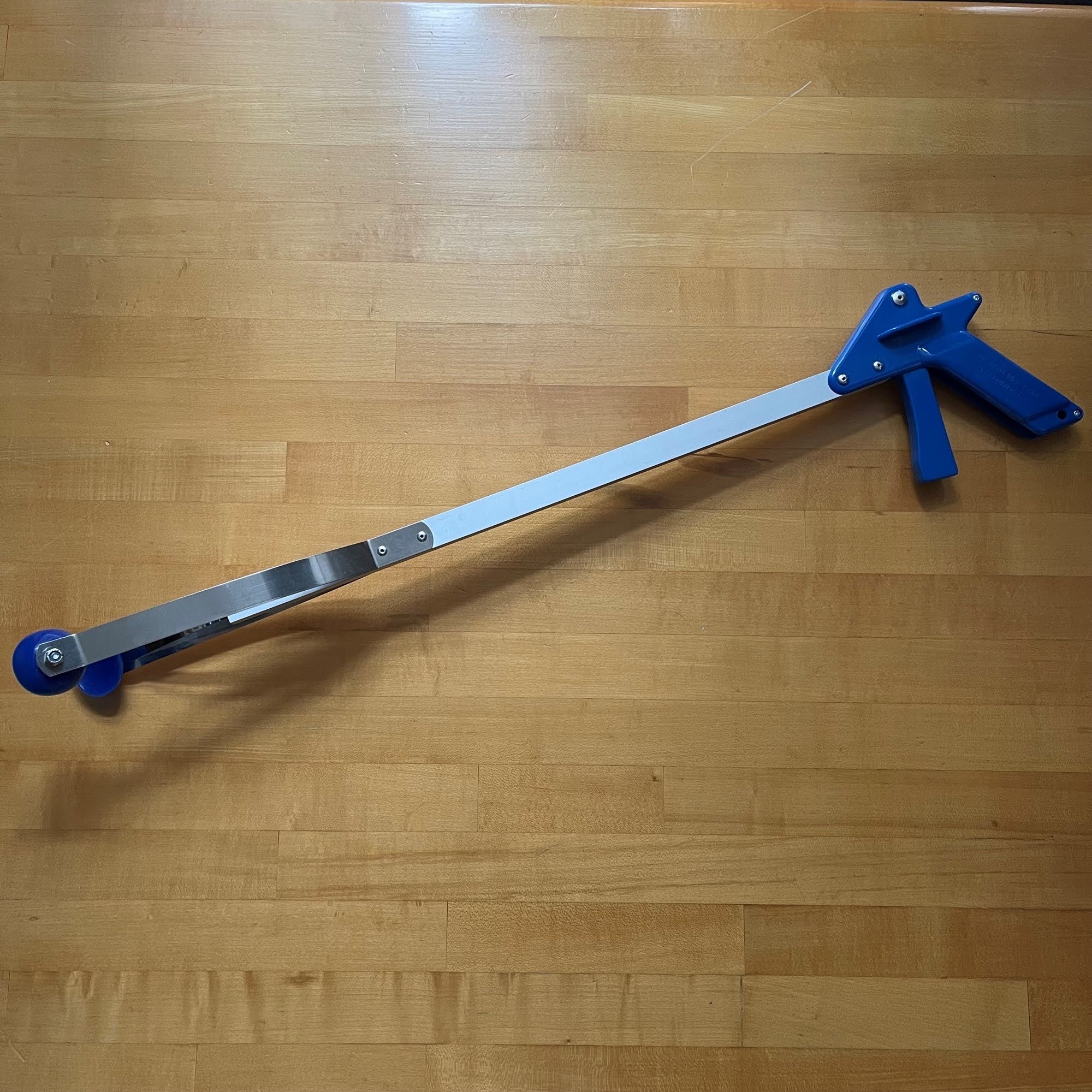 This image has an empty alt attribute; its file name is gripper.jpg