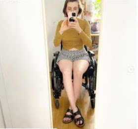 This image has an empty alt attribute; its file name is lolie-seated.jpg